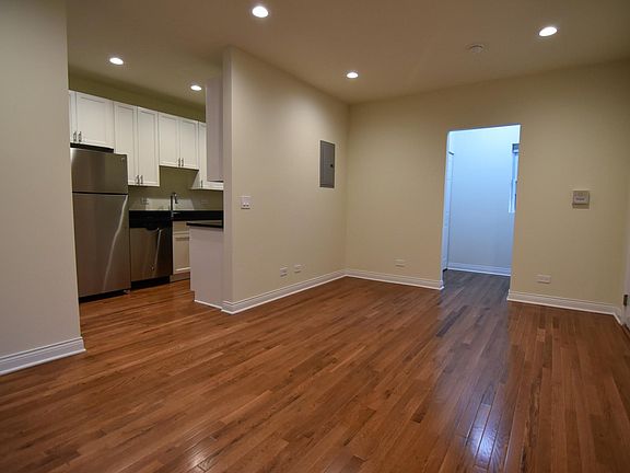 5th image of 4426 N Wolcott Ave APT 1A