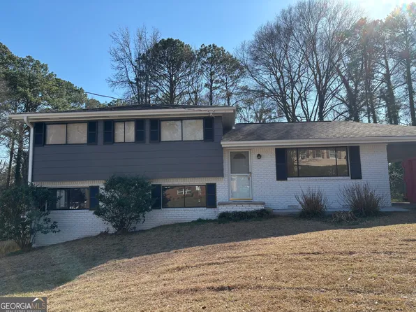 975 King James Dr, Morrow, GA 30260