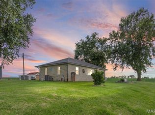 44709 Spring Creek Rd, Nebo, IL 62361
