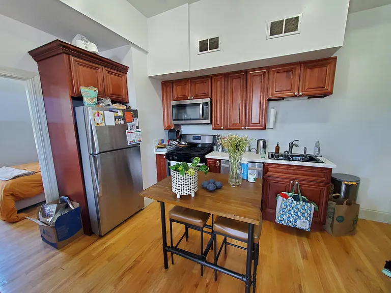 183 Columbia St #204 — Photo 4