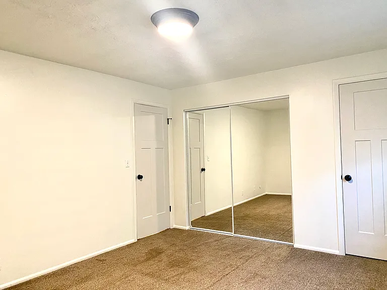 359 N 100 W #4 — Photo 11