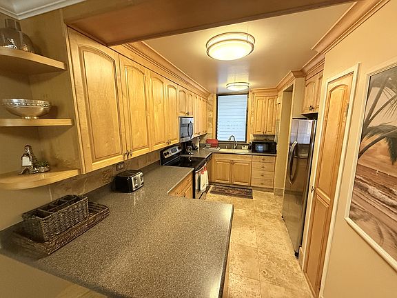 3rd image of 511 Hahaione St