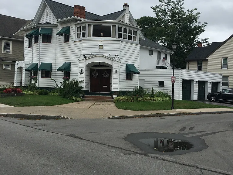 Built before the turn of the 20th century, this location is one of the 1st and most beautiful buildings built in the prestigious Park Avenue/Oxford Street neighborhood.