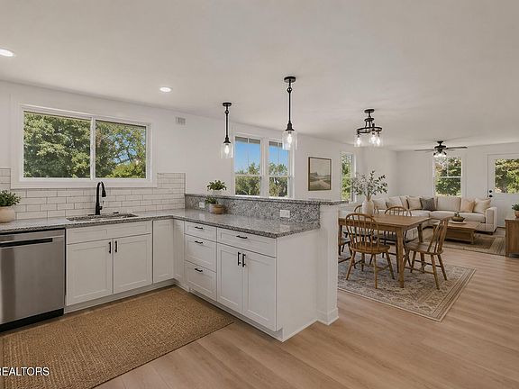 4th image of 507 Pine Top St