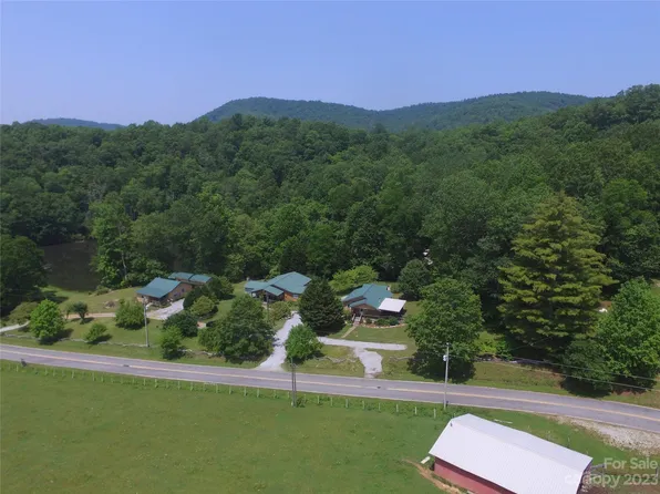 9881 Charleys Creek Rd, Tuckasegee, NC 28783