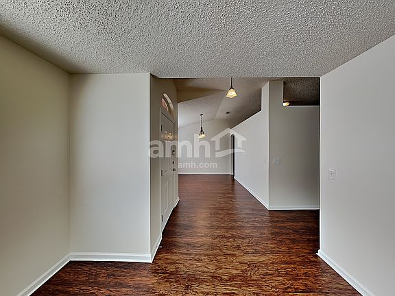 2nd image of 4040 Edgeland Trl
