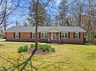 2302 Beaverbrook Dr, Greensboro, NC 27406