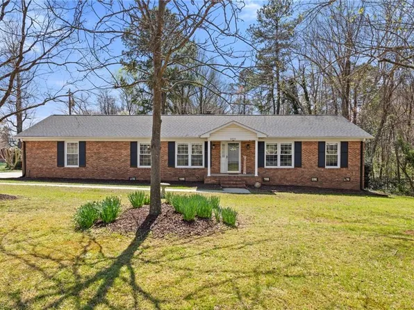 2302 Beaverbrook Dr, Greensboro, NC 27406