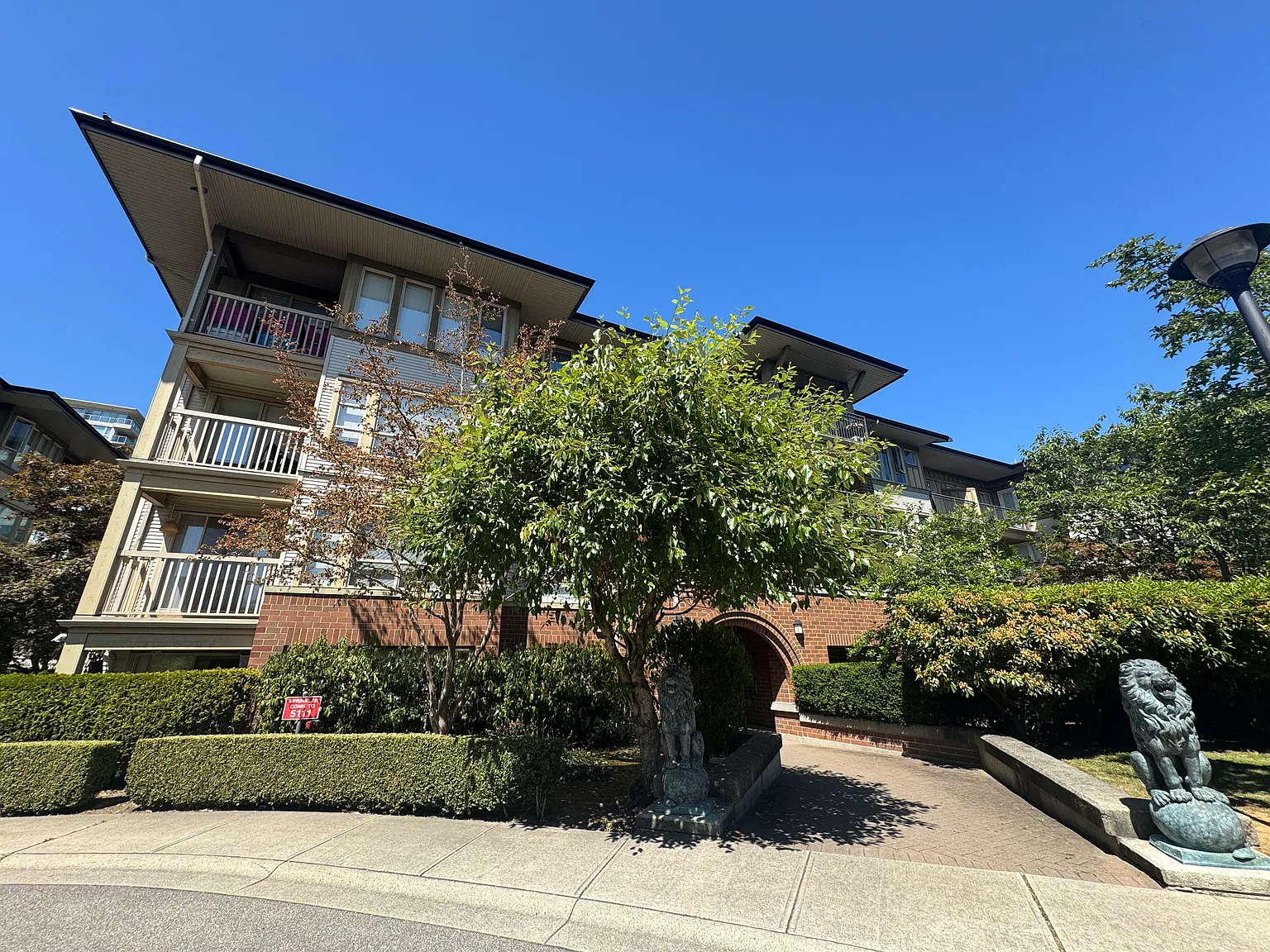 2 bed, 947 sqft, $2,700 — Photo 1