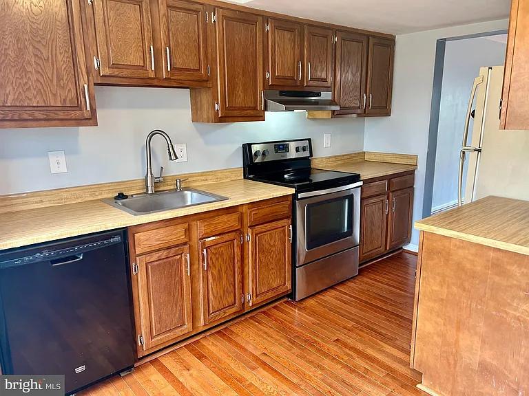 15413 Beachwater Ct — Photo 6