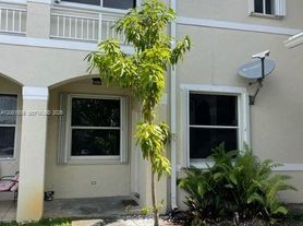 835 NE 212th Ter, Miami, FL