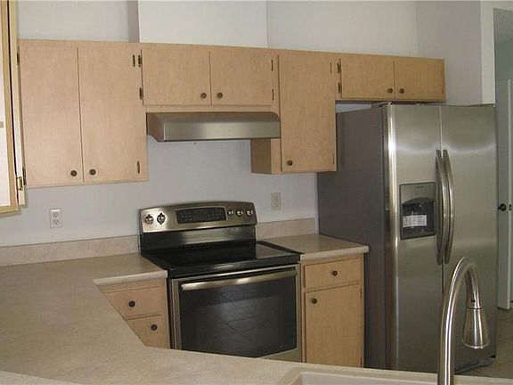 4th image of 972 Villeroy Greens Dr #30