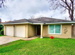 614 S 6th St, La Porte, TX 77571