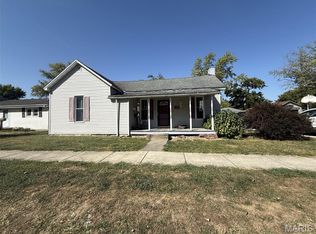 415 N Elm St, Saint Elmo, IL 62458