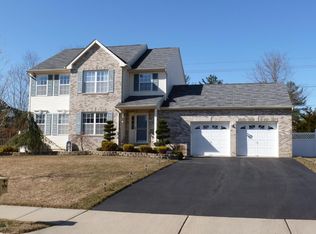 16 Dogwood Cir, Matawan, NJ 07747