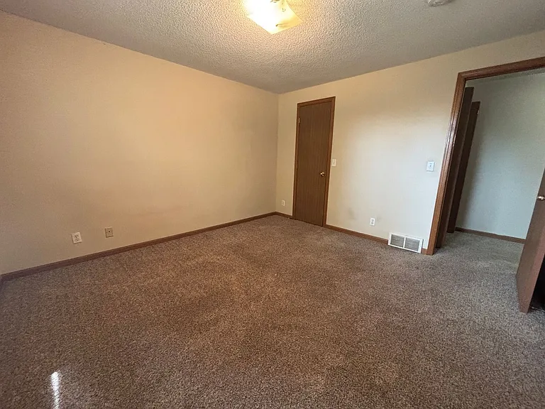 2135 S 46th Ave — Photo 18