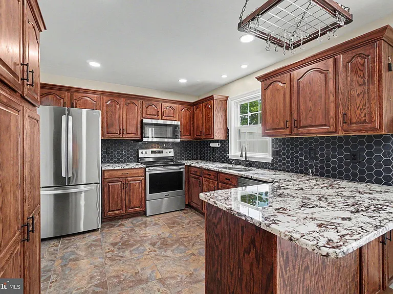 335 Cindy Dr — Photo 10