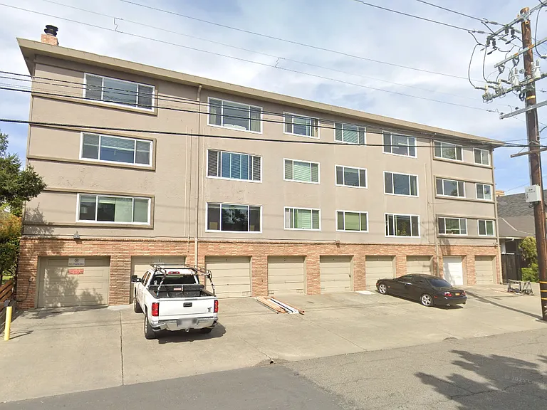 Bellevue Towers Apartments — Photo 1