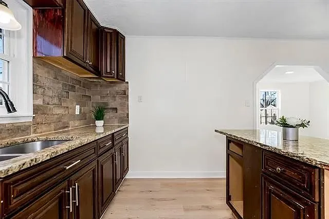 3 bed, 926 sqft, $1,550 — Photo 2