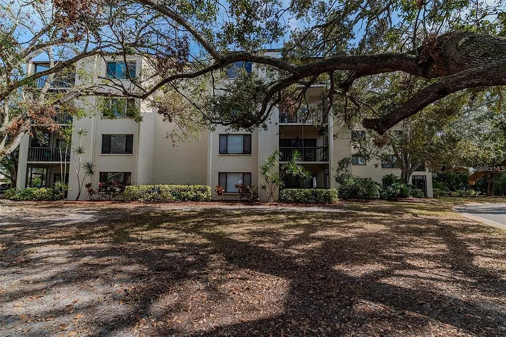 2 bed, 2.0 bath, 1380 sqft, $2,000 — Photo 2
