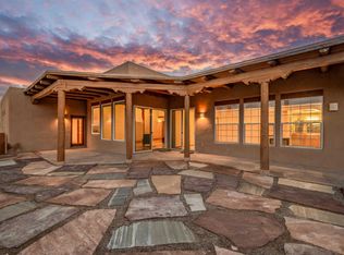 101 Larrabee Farm Rd NE, Corrales, NM 87048