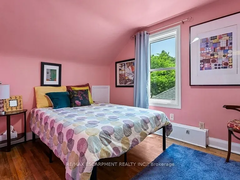 19 Columbia St — Photo 31