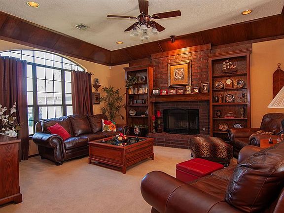 3rd image of 13125 Willowcrest Ln