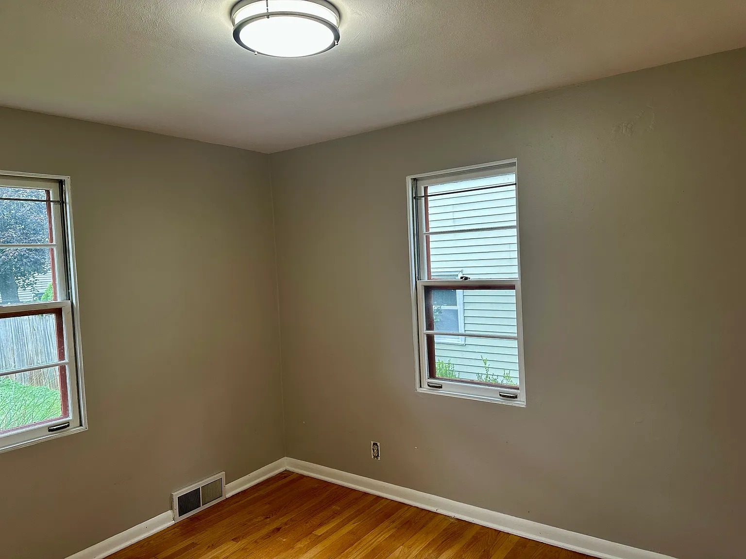 1015 N Main St — Photo 3