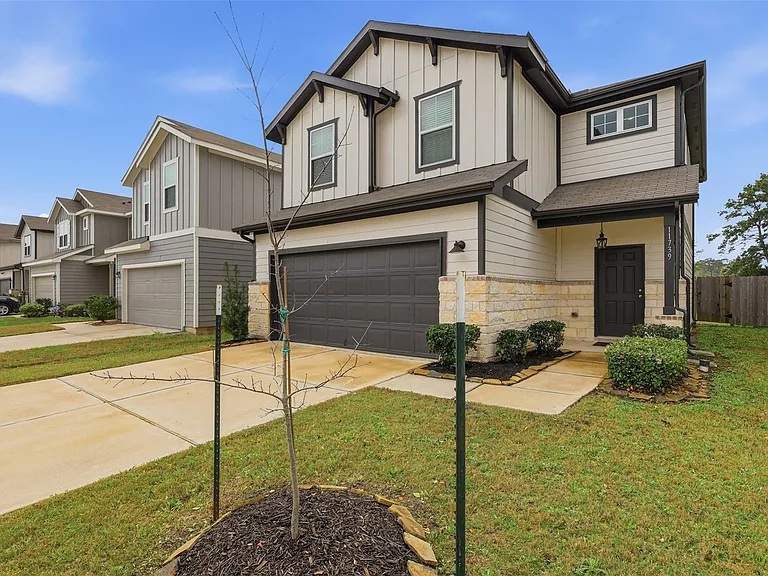 11739 Armadale Dr — Photo 3