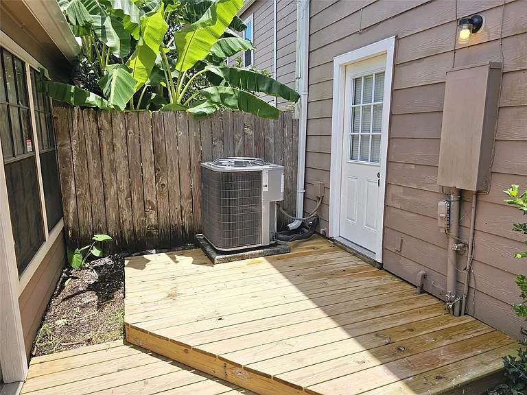 17303 Saturn Ln — Photo 18