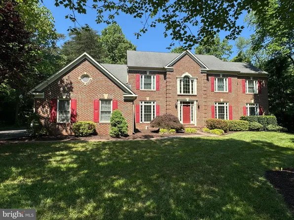 1102 Grand Hamptons Dr, Herndon, VA 20170