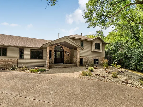 4218 White Dr, Saint Cloud, MN 56303