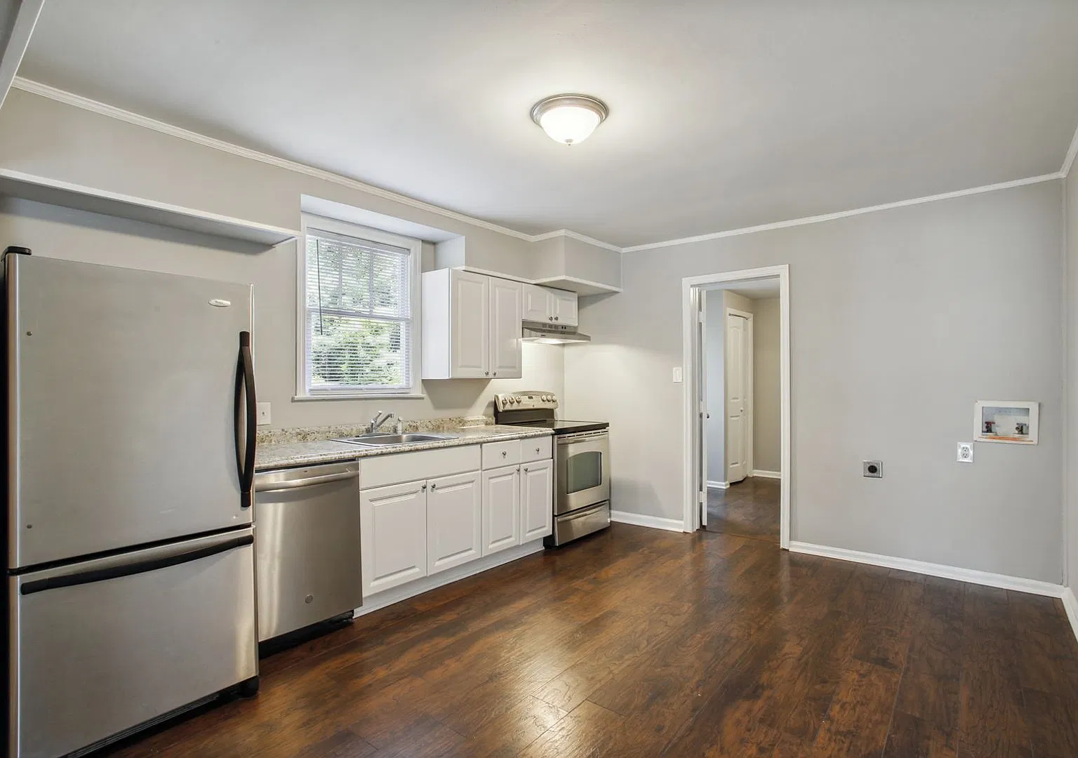 Large 3BR/1BA Eastside Savannah Home For Rent — Photo 2