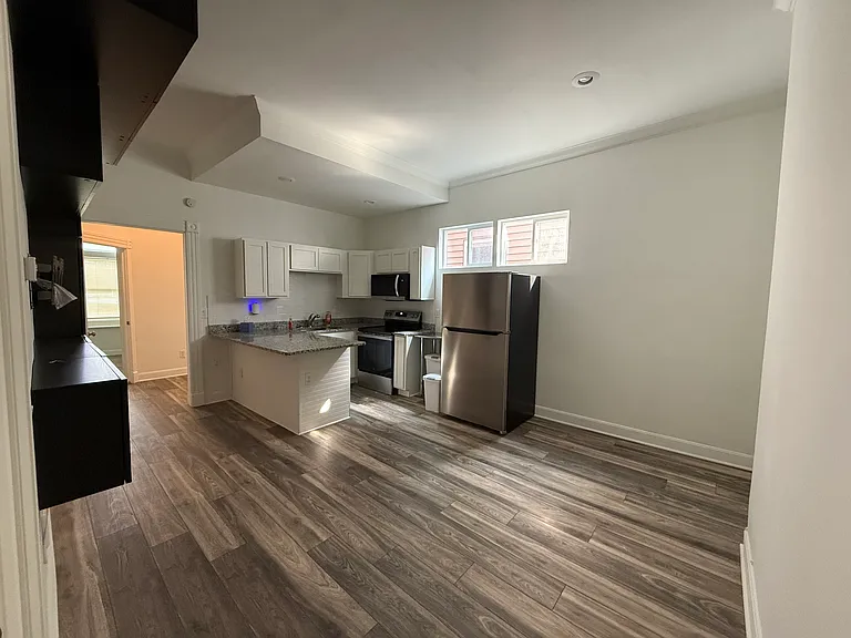 433 Oak St #1 — Photo 3