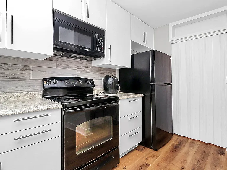 1001 Churchill Downs Ct #J — Photo 19