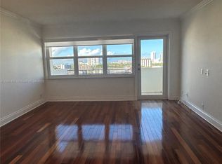 401 Golden Isles Dr APT 1016, Hallandale, FL 33009