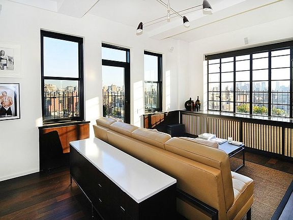 4th image of 300 W 23rd St