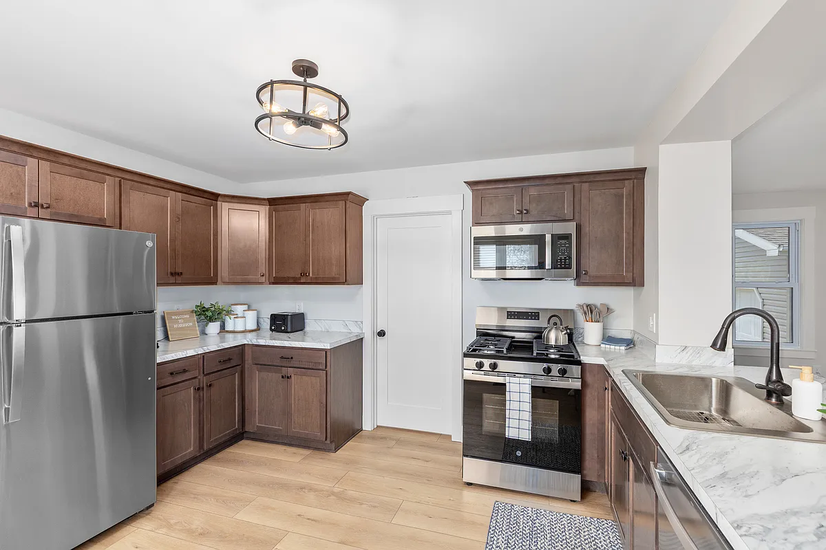 1836 Lakeshore Drive - 1 — Photo 2