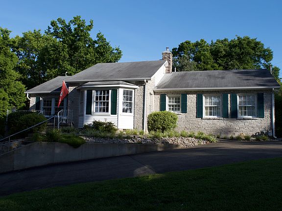 2nd image of 240 E 9th St