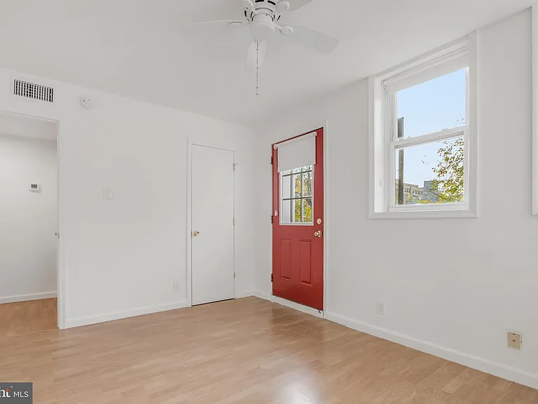 814 11th St NE #A — Photo 22