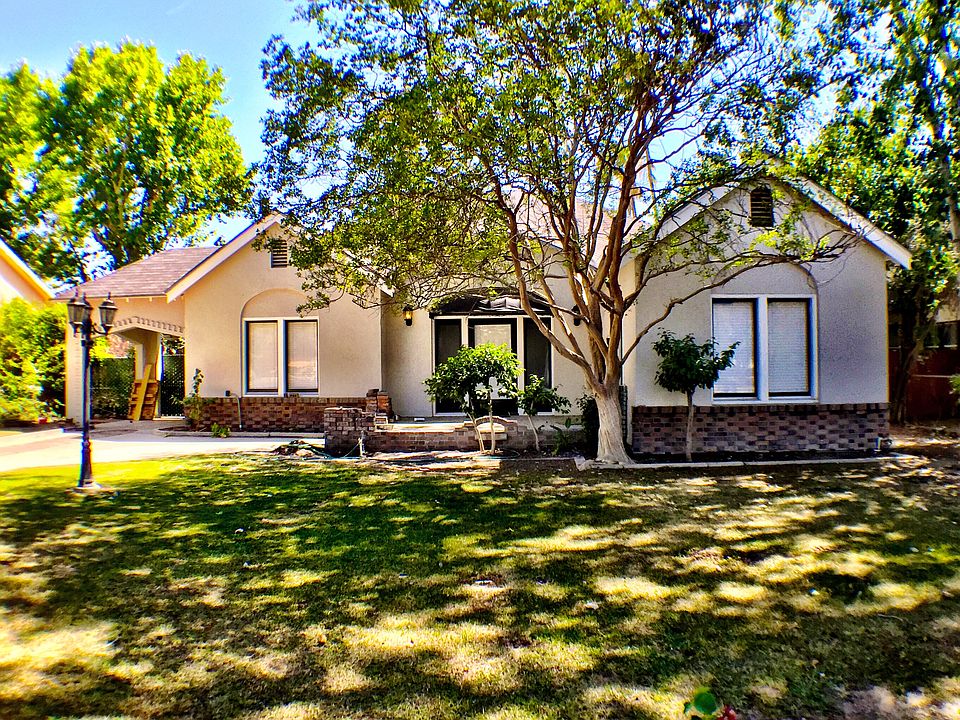 Front view of home