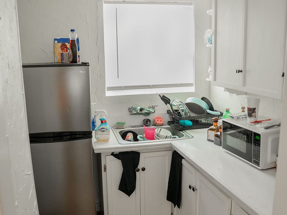 25th image of 2856 Halbert St