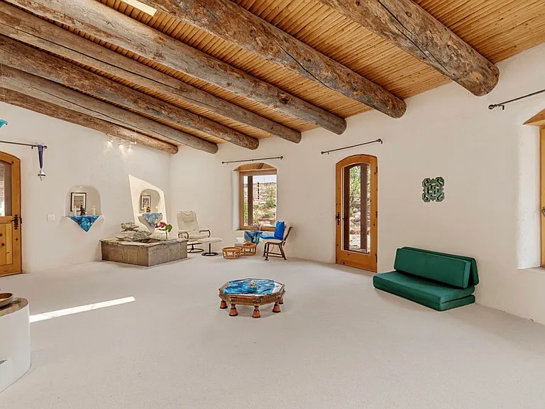 Large Group room / Master bedroom 3
with exposed viga ceiling, wool wall to wall carpet, four built-in nichos with lights and built-in natural stone fountain