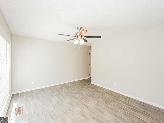 4th image of 862 Kennesaw Dr