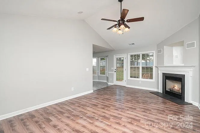 1247 Spring View Ct — Photo 12