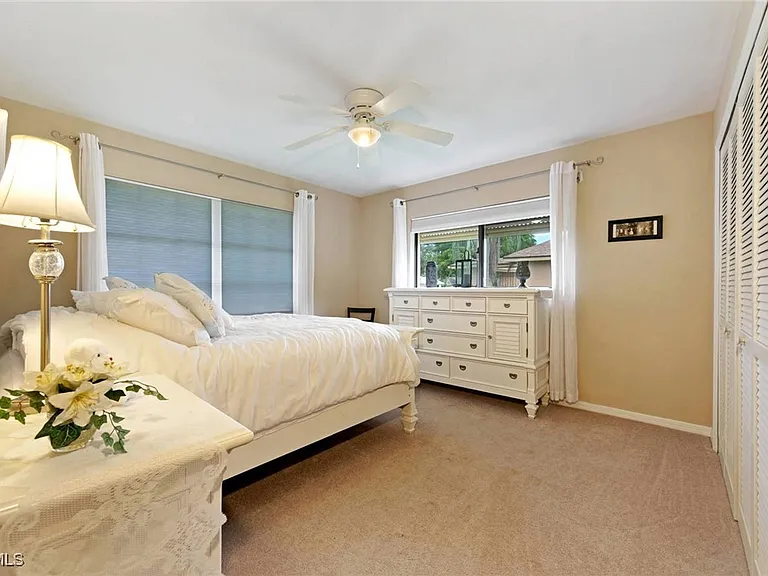 4220 Glasgow Ct — Photo 13