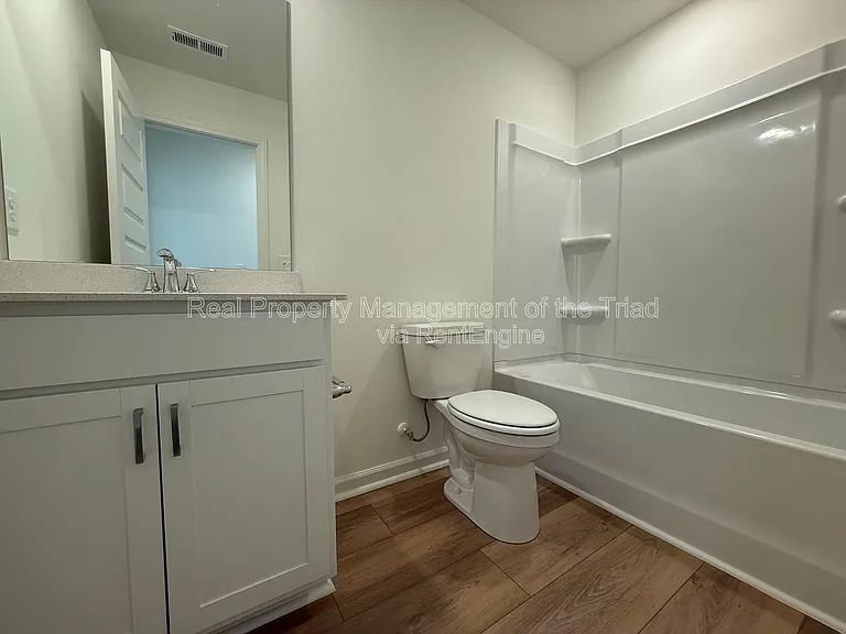 112 Parker Ln — Photo 12