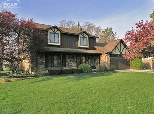 6302 Kings Pointe Rd, Grand Blanc, MI 48439