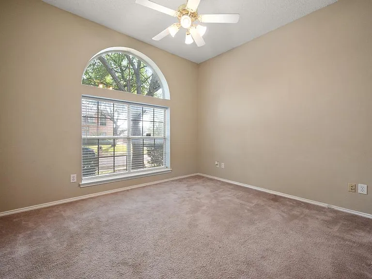 7700 Glenoaks Dr — Photo 19