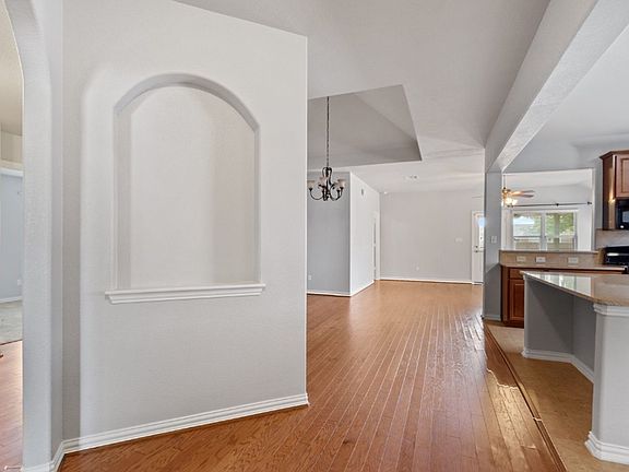 5th image of 1205 Montell Ln